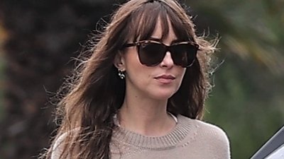 Jak Dakota Johnson dba o piękny wygląd? Kąpiele w środku dnia, 10 godzin snu?