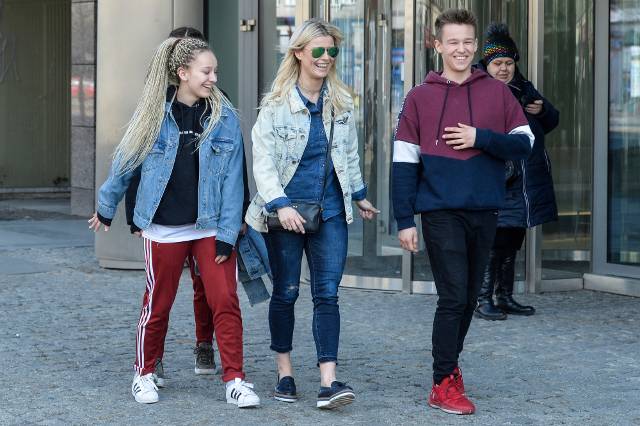 Mandaryna chwali się dziećmi przed studiem DDTVN! Ale WYROSŁY!