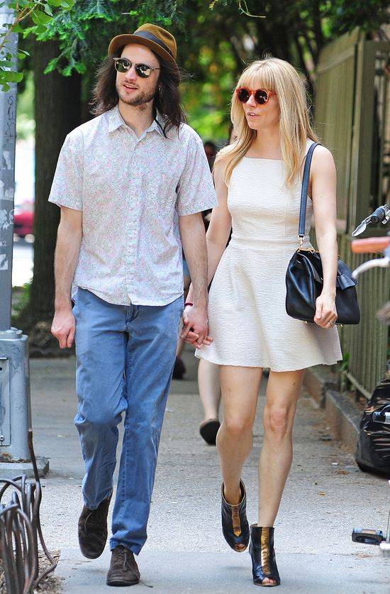 Zakochani Sienna Miller i Tom Sturridge