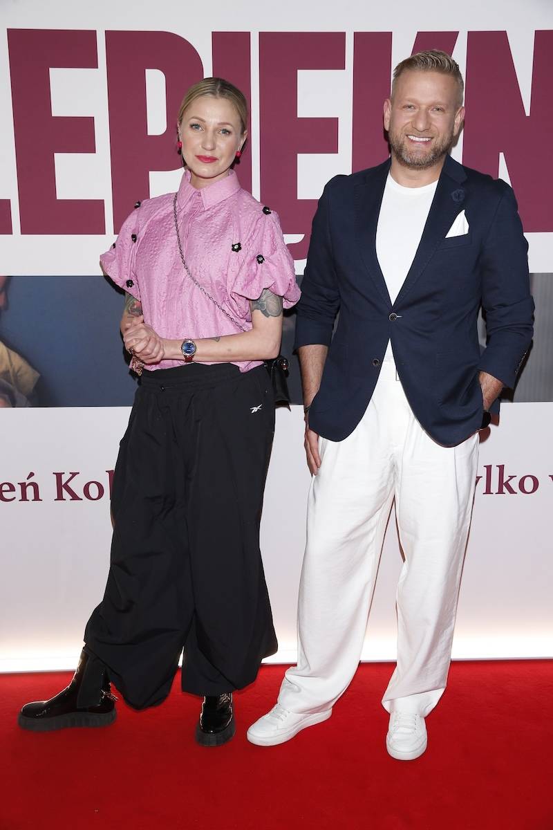 OBŁĘDNE stylizacje gwiazd na premierze filmu “Przepiękne!”. W blasku fleszy Joanna Opozda, Sandra Kubicka (FOTO)