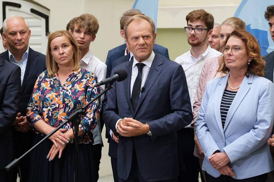 Majątki polityków. Ile na koncie mają Tusk, Morawiecki i Hołownia?