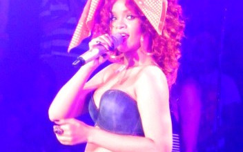 Rihanna wykonała taniec erotyczny dla fanki (VIDEO)