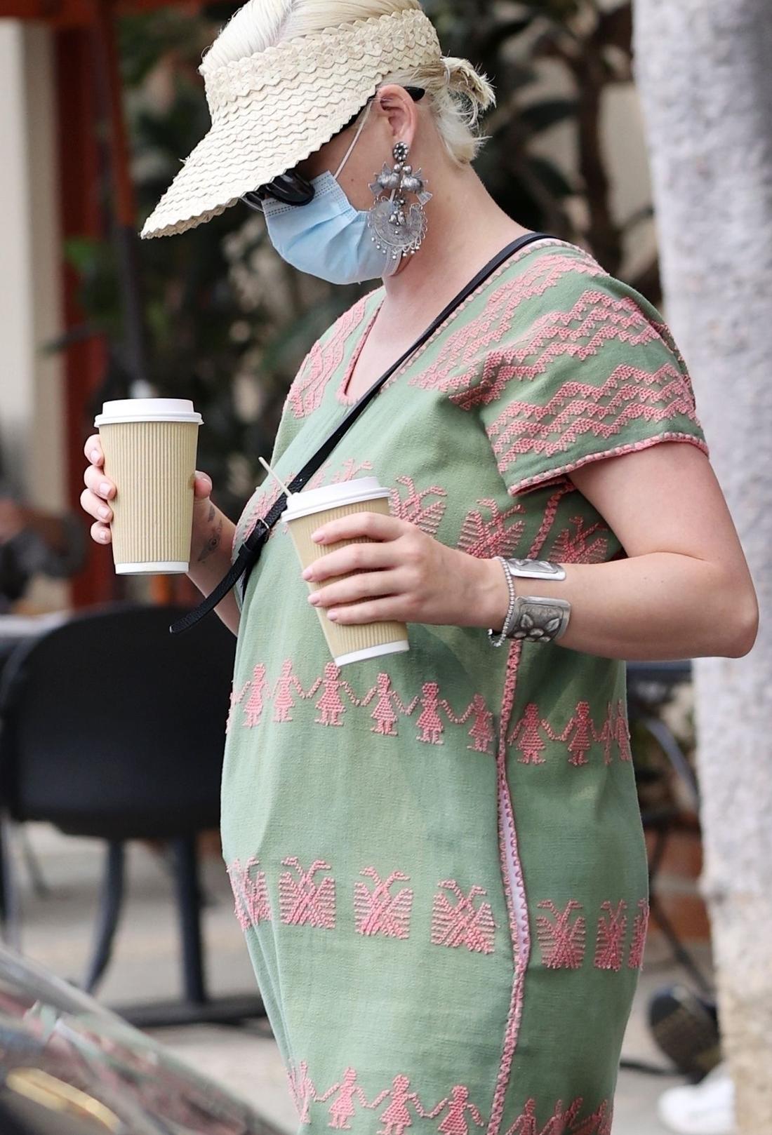 Katy Perry w drodze z kawiarni