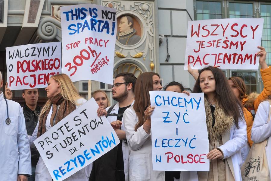 Kim był Julian Dunin-Holecki? Ceniony lekarz miał brata bliźniaka i prowadzili razem biznes