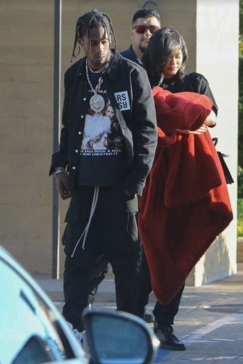 Szokujące szczegóły na temat PORODU Kylie Jenner! Travis się wygadał!