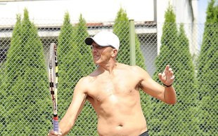 Jest przed 50-tką i trzyma świetną formę (FOTO)