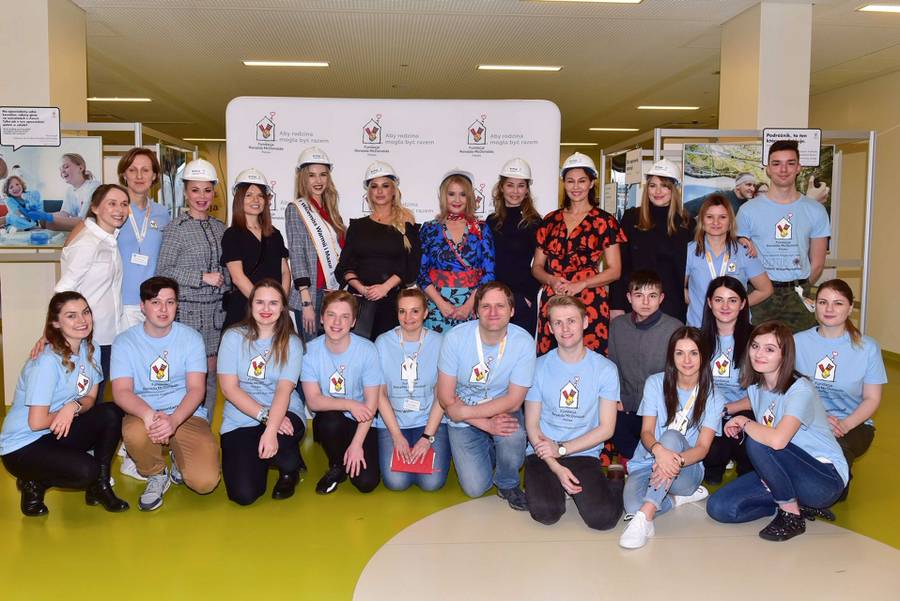 Paula Tumala, Marta Manowska, Lidia Kopania, Dorota Naruszewicz oddają swe sukienki na aukcję charytatywną