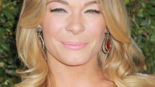 Kto dostał taki imponujących rozmiarów pierścionek? (FOTO)