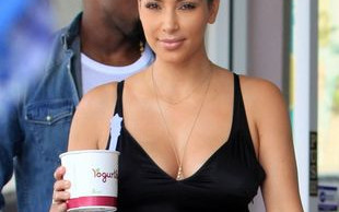 Kim Kardashian tłumaczy się z poduszek powiększających pupę