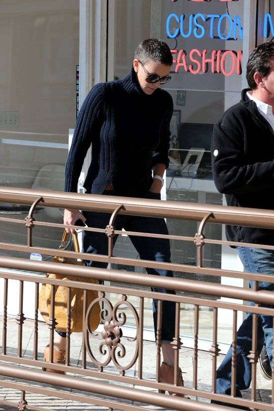 Charlize Theron w krótkich włosach