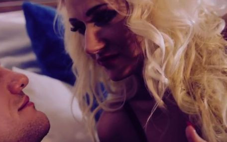 Elizka w samej bieliźnie w nowym teledysku (VIDEO)