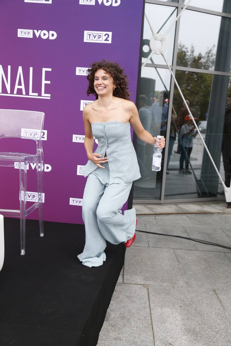 Ogromne emocje na zlocie fanów serialu “Na sygnale”! W uroczym różu Monika Mazur, cały na biało Dariusz Wieteska…