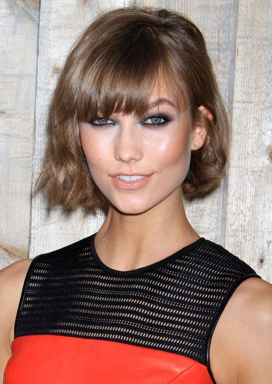 Fryzury z grzywką w wydaniu gwiazd