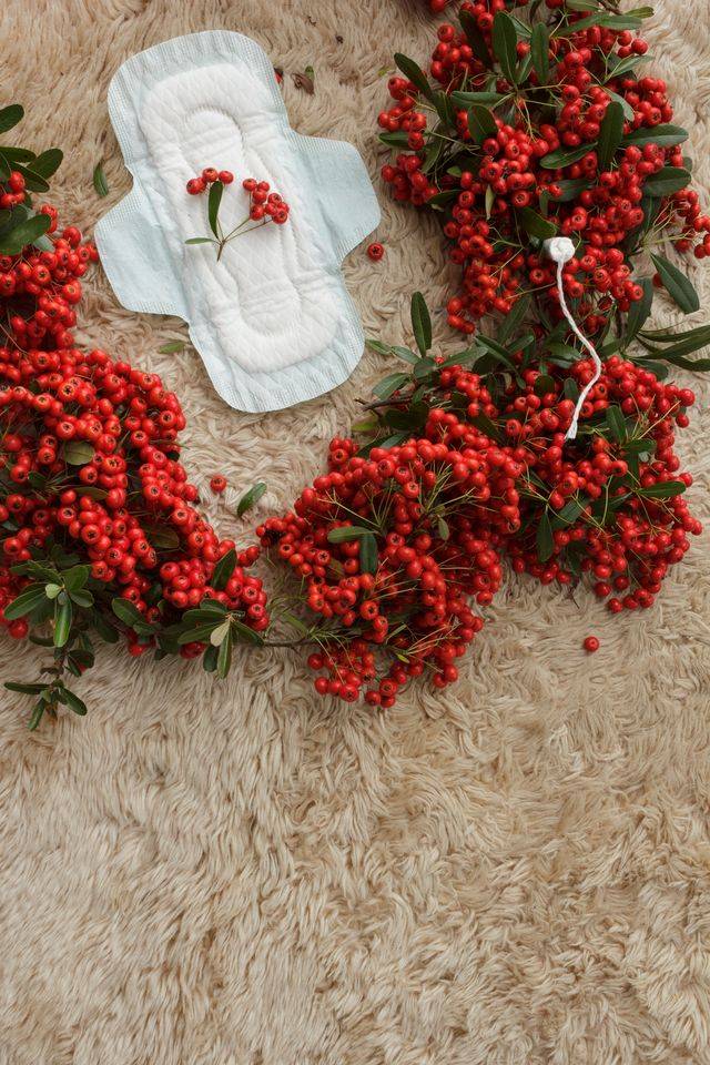 15-letnia dziewczynka ZMARŁA, bo wygnano ją z domu, ponieważ MIAŁA OKRES!