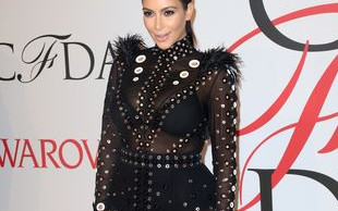 Ciężarna Kim Kardashian jeszcze nie chowa brzuszka (FOTO)