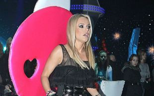 Doda strzeże swych zdjęć w bikini