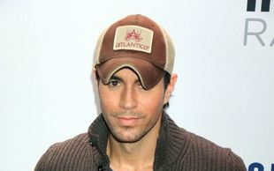 Enrique Iglesias złapał lecącego DRONA VIDEO