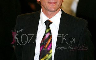 Andrzej Chyra gra krawatem
