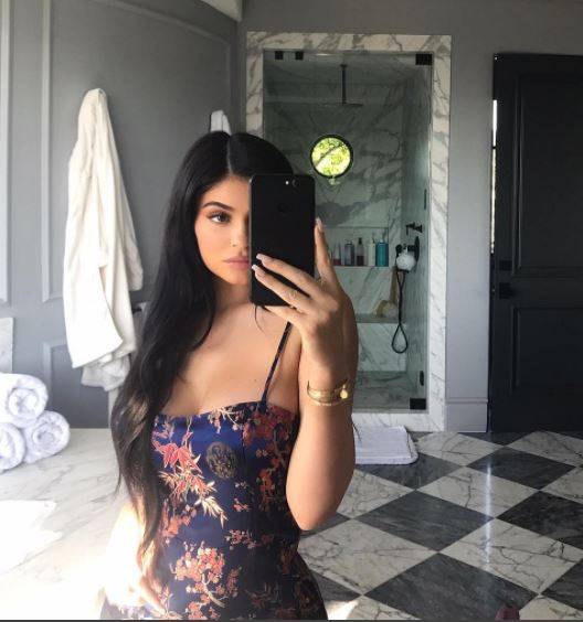 SZOK! Co Kylie Jenner będzie musiała zrobić po urodzeniu dziecka?