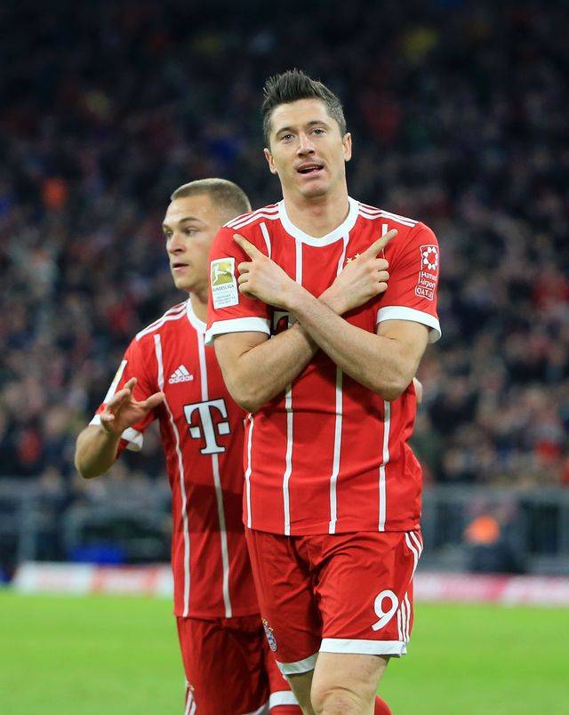 Co oznacza GEST, który Robert Lewandowski wykonuje po strzeleniu gola?