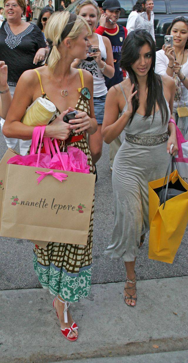 Kim Kardashian i Paris Hilton w 2006 roku