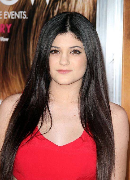 NEWS SEZONU! Kylie Jenner USUNĘŁA wypełniacze z UST