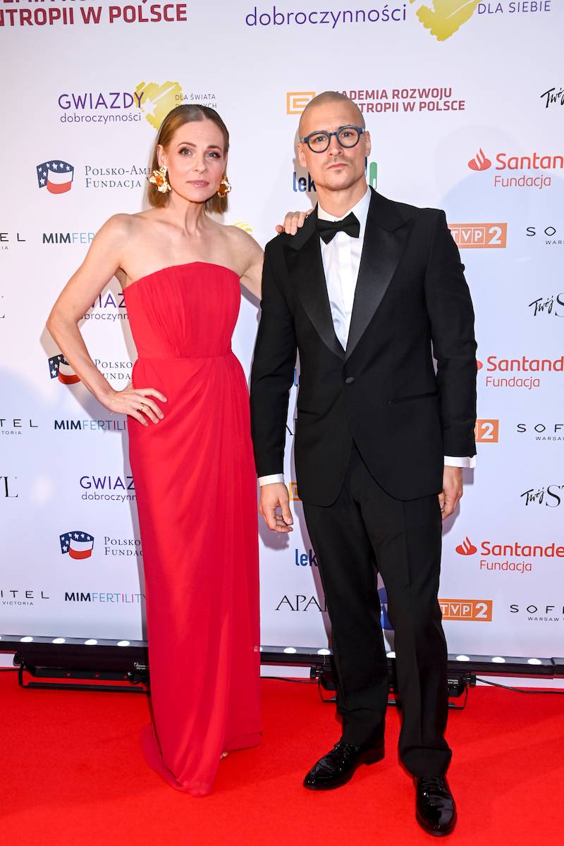 Wieczór par! Paweł Deląg debiutuje z ukochaną, Damięcki z żoną, Różczka z partnerem Janem Holubkiem