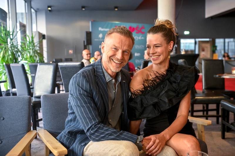 Premiera spektaklu “Miłość i polityka”. Jacek Kopczyński i Anna Oberc mają się ku sobie?