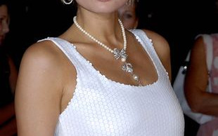 Paris Hilton marznie bez biustonosza