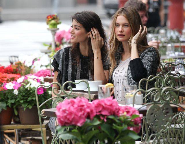 Behati Prinsloo podczas sesji zdjęciowej