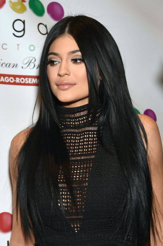 Kylie Jenner przed i po operacjach plastycznych