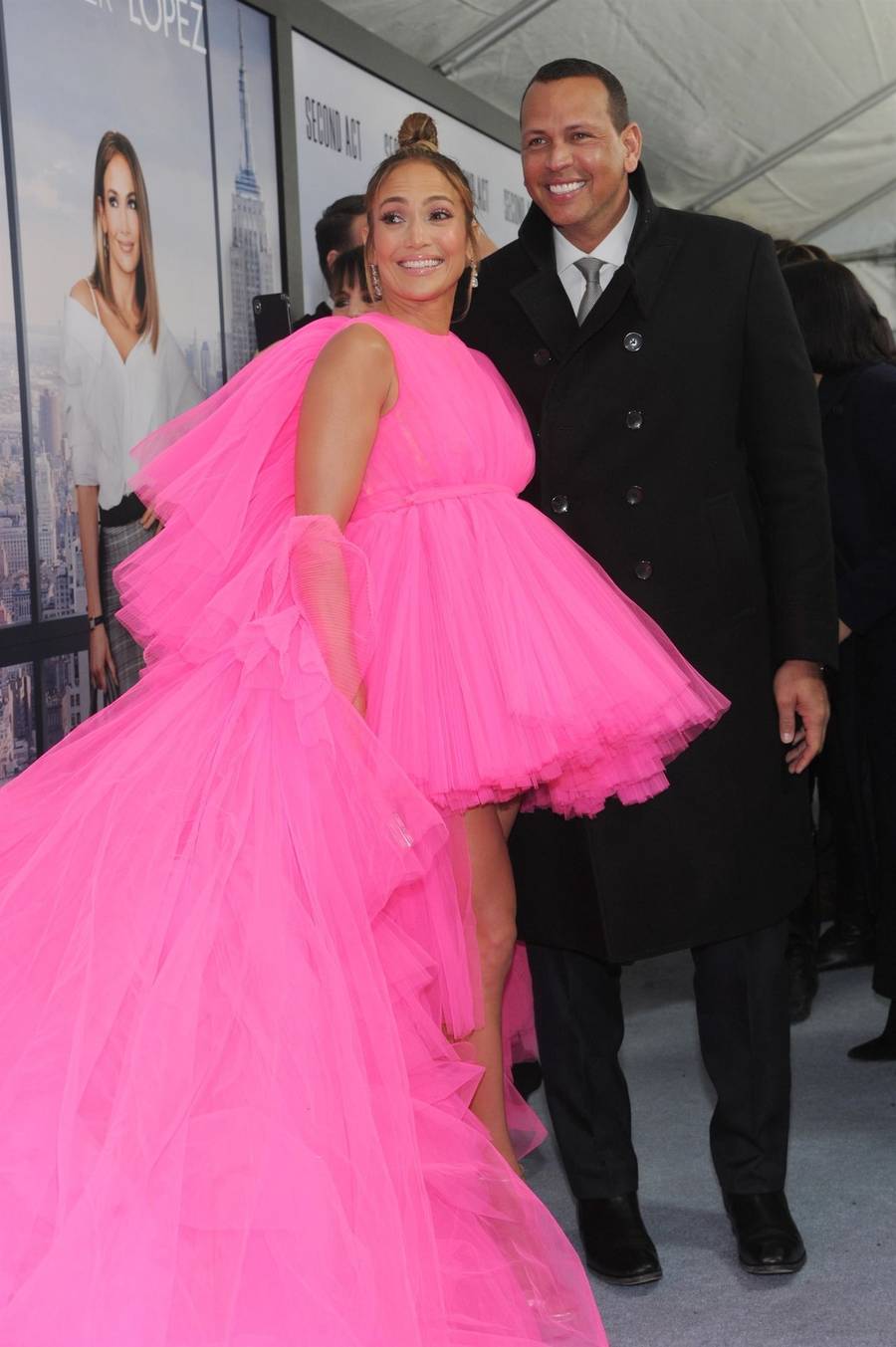 Jennifer Lopez w OGROMNEJ sukni nie może wyjść z samochodu