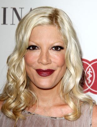 372-tori-spelling-R1