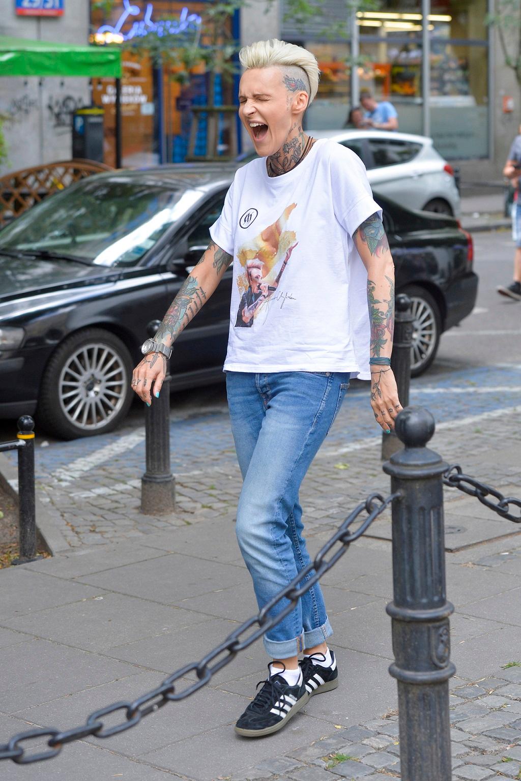 Zadowlona Agnieszka Chylińska opuszcza studia DDTVN.