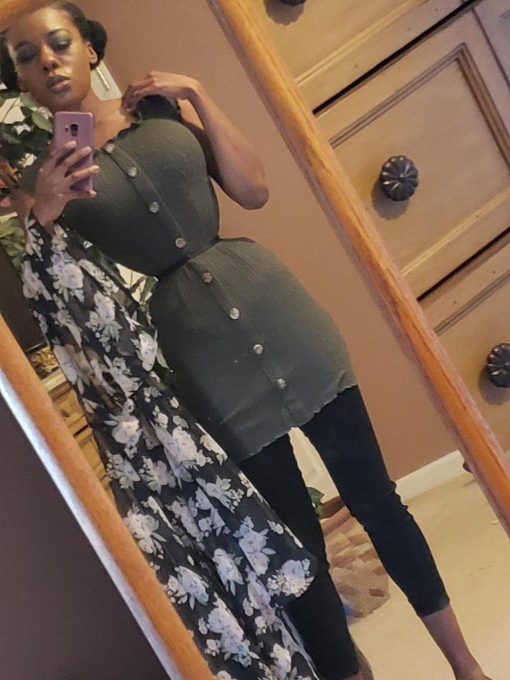 Ta kobieta chce mieć najwęższą talię na świecie! Sammy Wilson w sukience.