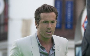 Ryan Reynolds uwodzi tłumy fanek (FOTO)