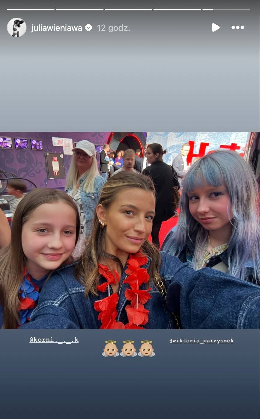 Julia Wieniawa zabrała siostry na premierę filmu “Lilo&Stitch”. Pozowały razem na ściance!