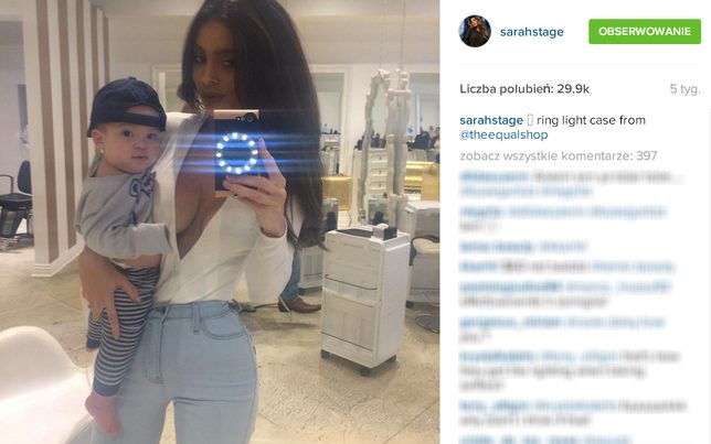 AFERA! Dziecko Sarah Stage leży NA PODŁODZE w przymierzalni