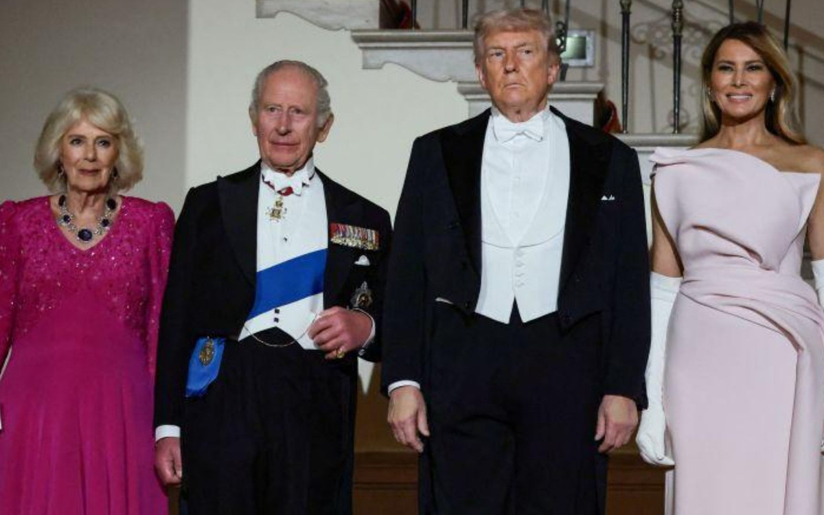 Oto co szepnęła królowi Karolowi III do ucha Melania Trump. Ekspertka wszystko ujawniła