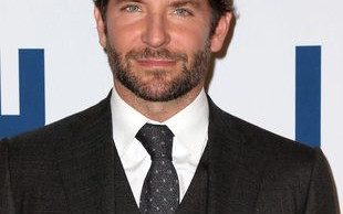 Robili sobie selfie z Bradleyem Cooperem, gdy nagle…