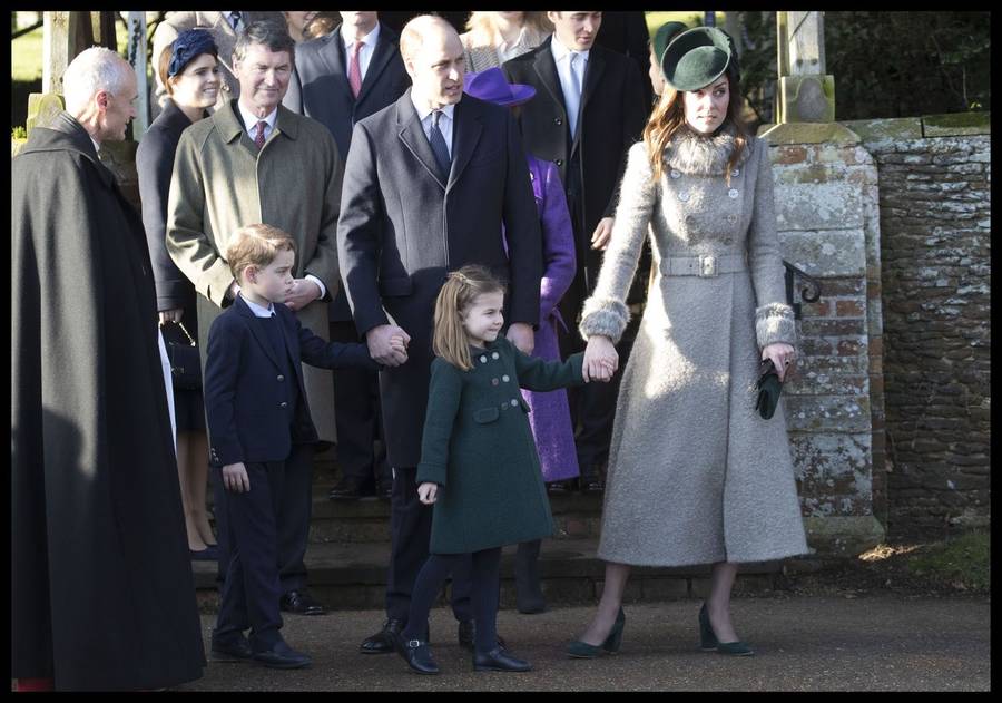 Charlotte w zielonym płaszczyku i elegancki George po raz pierwszy z rodzicami w kościele na Boże Narodzenie (ZDJĘCIA)