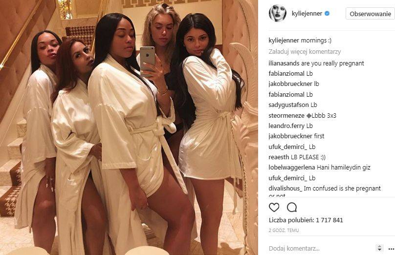 Kylie Jenner ODSŁONIŁA brzuszek! NOWE zdjęcia na Instagramie celebrytki