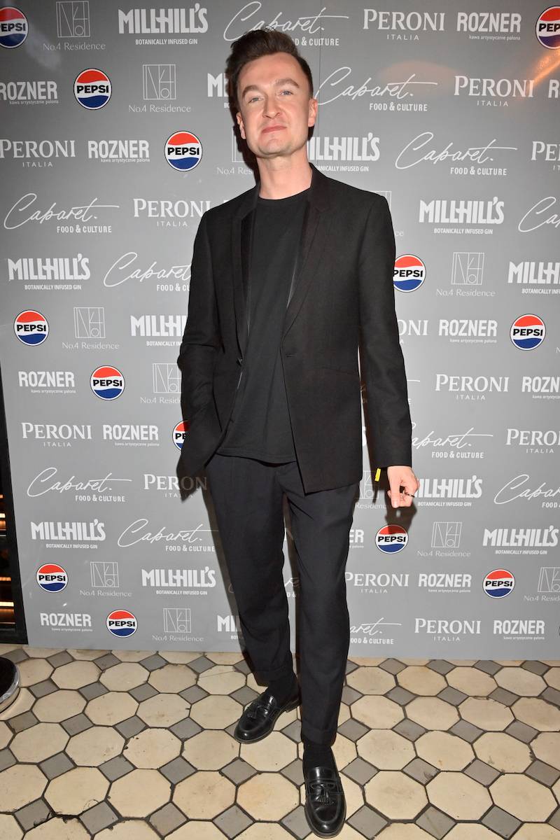 Urodziny warszawskiego klubu. Stylowi Maja Hyży i jej narzeczony, Mikołaj Roznerski w garniturze…