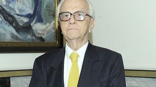 85-letni Łapicki zapisał 25-letniej żonie cały majątek!