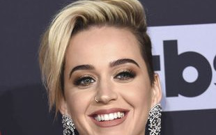 Przez nową fryzurę wszyscy mylą ją z Miley Cyrus!