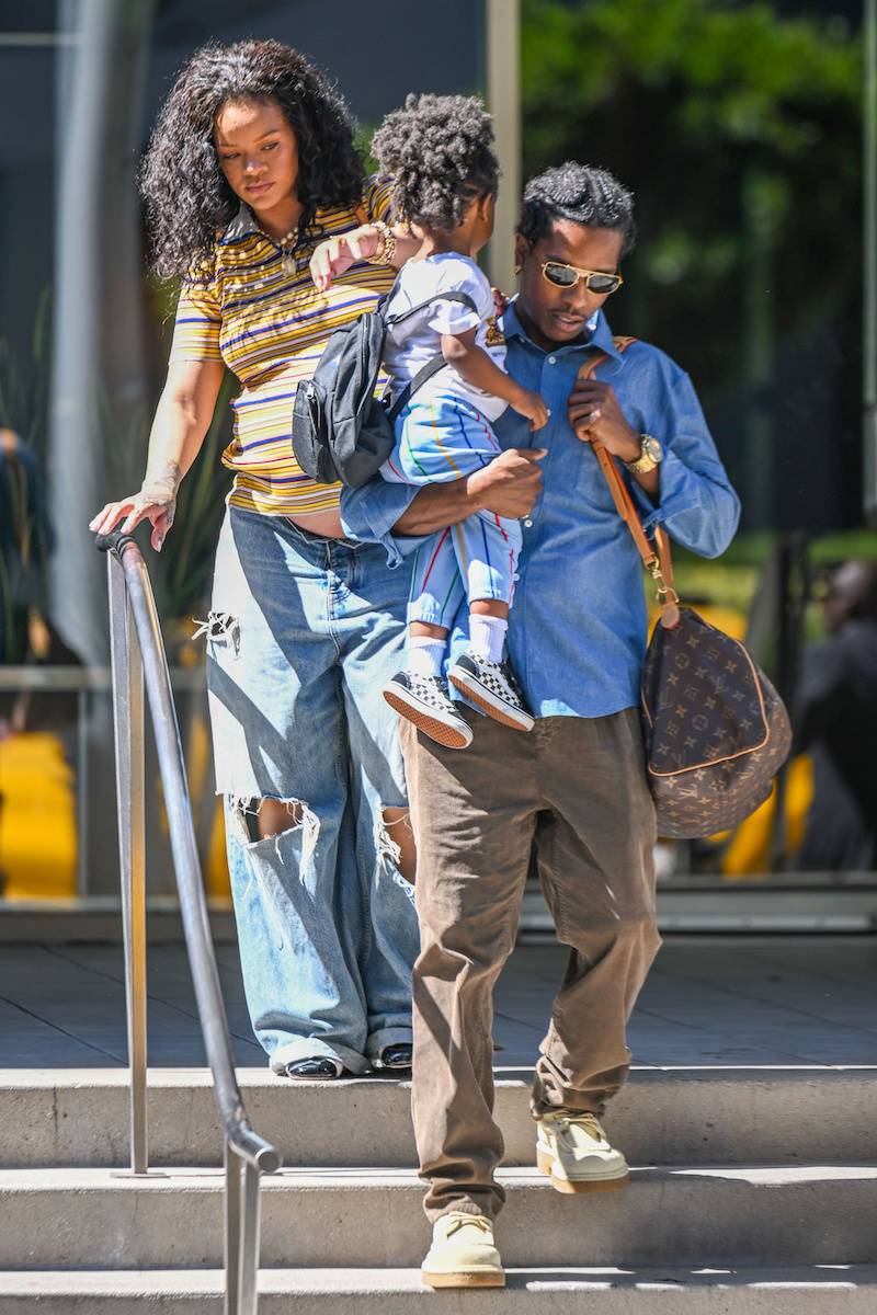 Rihanna na zakupach szkolnych z A$AP Rockym i synami. Trzecie dziecko w drodze! (PAPARAZZI)