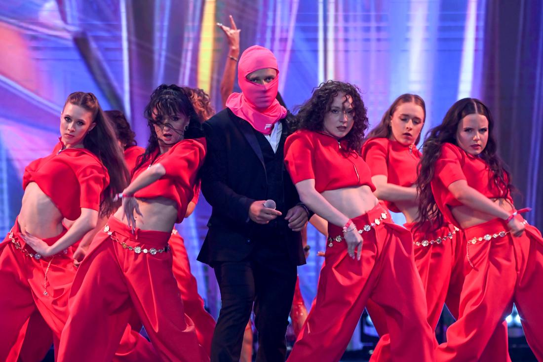 Skolim w kominiarce na Polsat Hit Festiwal, fot. AKPA