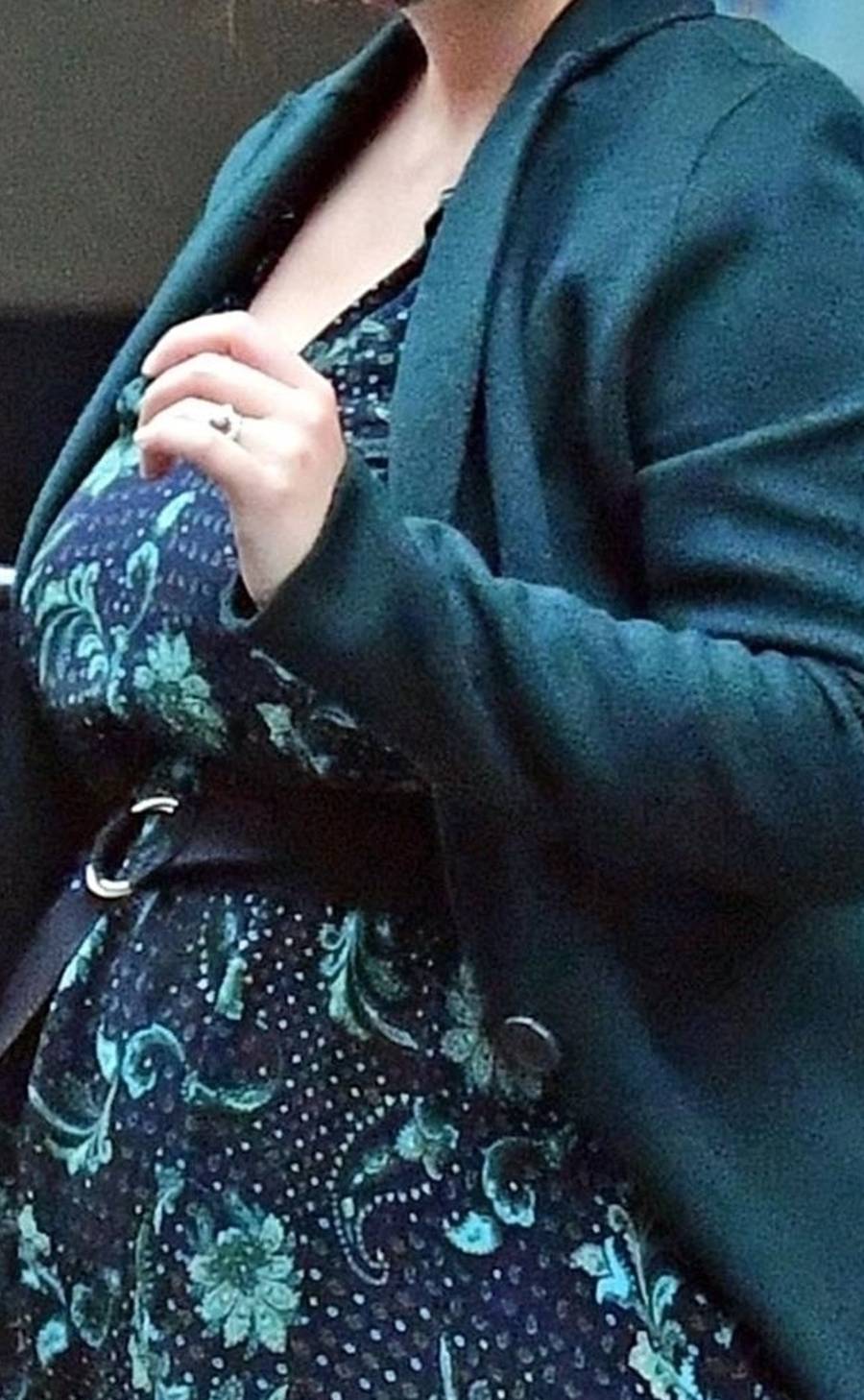 Księżniczka Eugenia podkreśliła sporych rozmiarów brzuch.