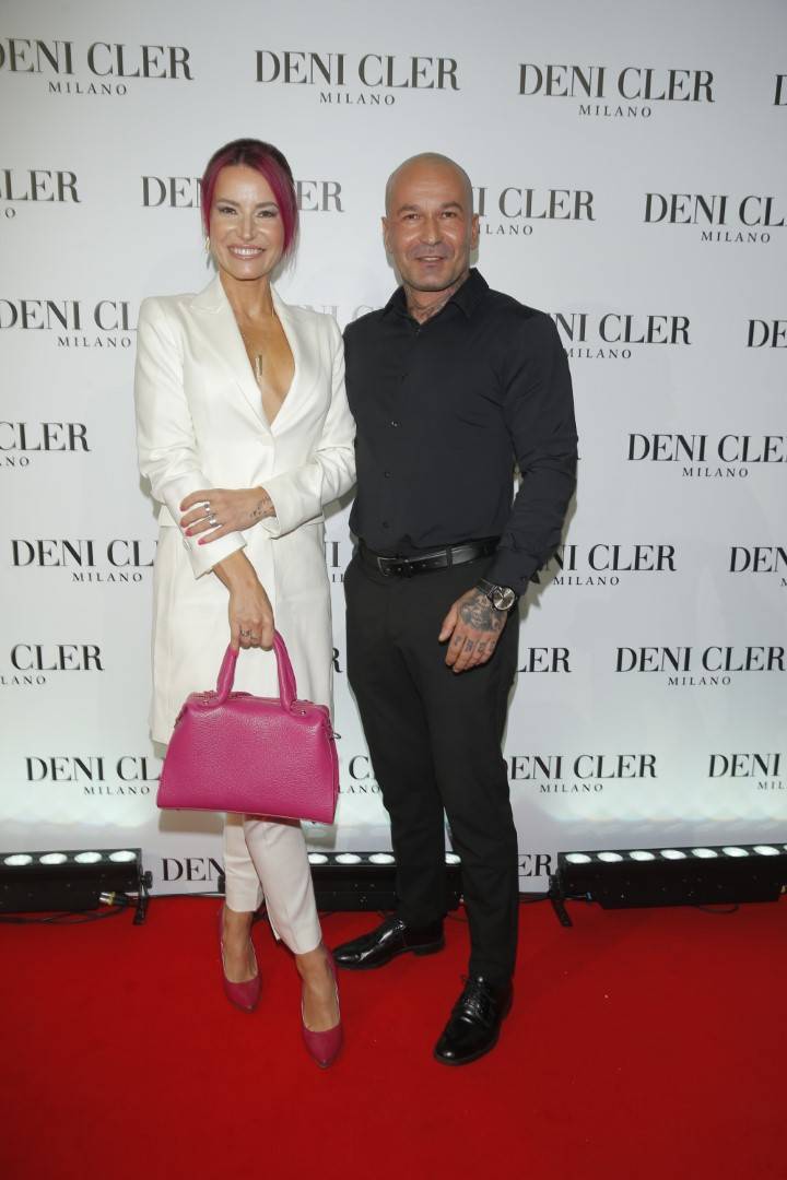 Pokaz Deni Cler: Joanna Racewicz CAŁUJE SIĘ z Małgorzatą Ohme niczym Madonna z Britney Spears!