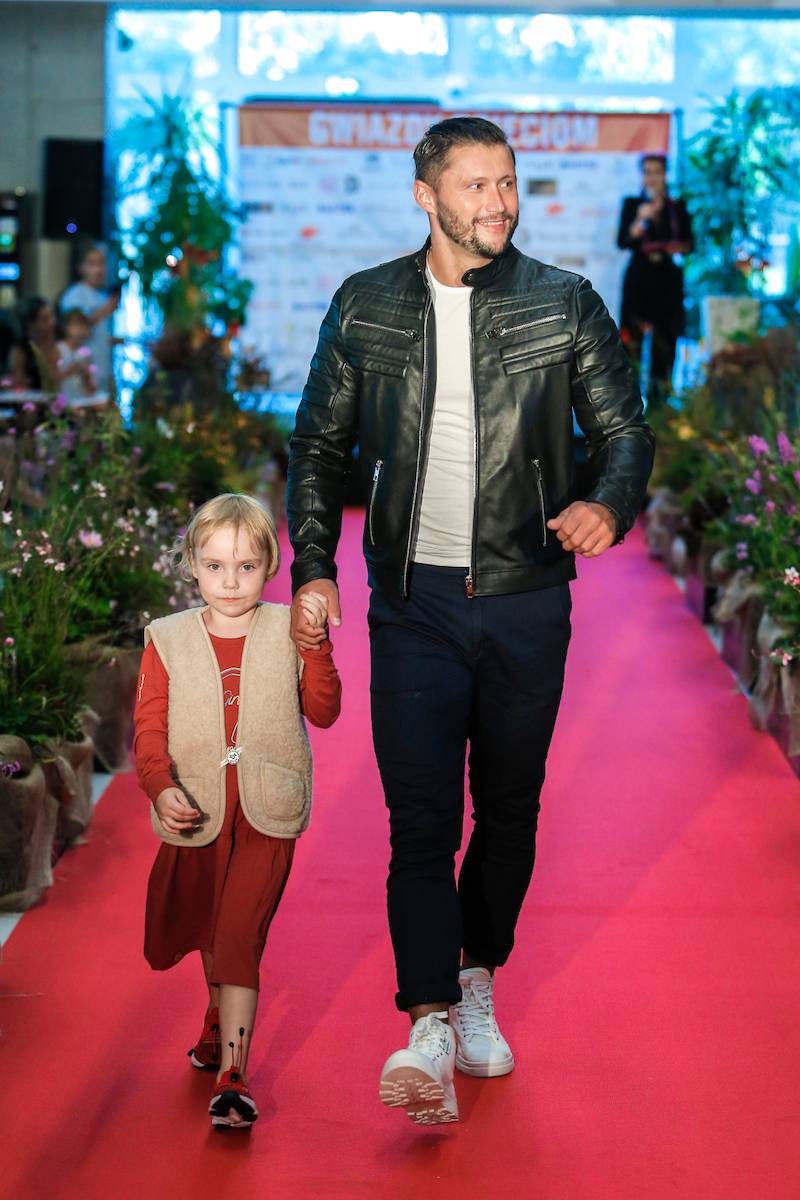 Gwiazdy na wybiegu: Maja Hyży, Mandaryna, Małgorzata Opczowska, Karol Strasburger…